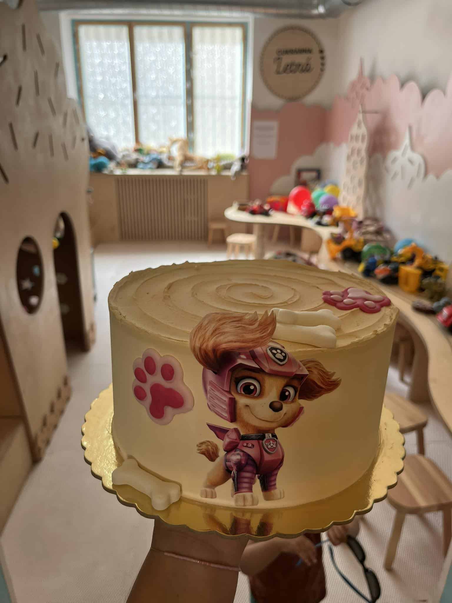 Cukrárna_Letná_dort_koutek