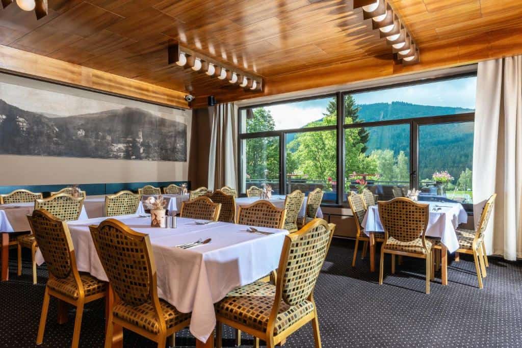 sedyvlk_restaurace Hotel Šedý vlk - Mamikam.cz