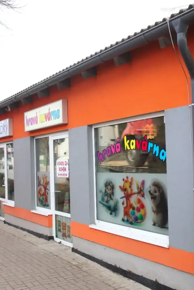 Hravá_kavárna_vchod.jpg