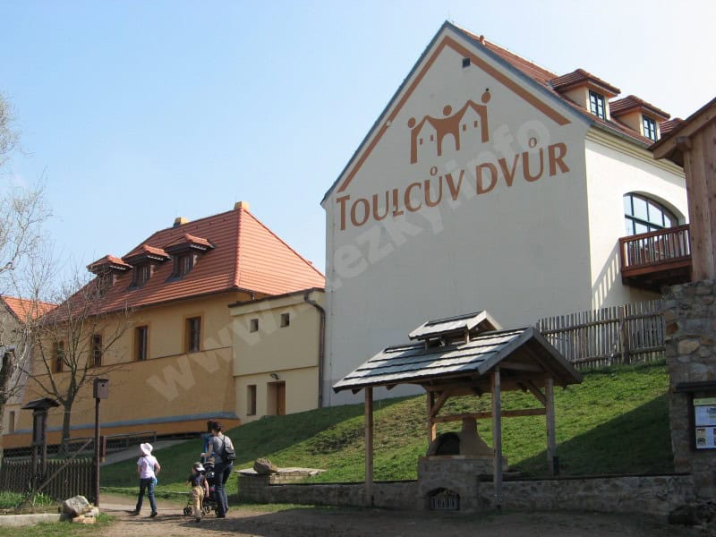 Toulcův_Dvůr_budovy
