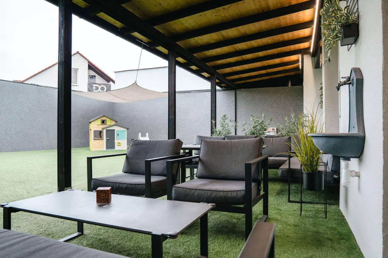 Black_coffee_venkovni_koutek