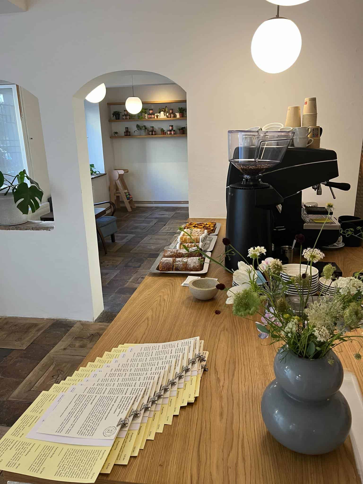 Káva_a_dort_interiér