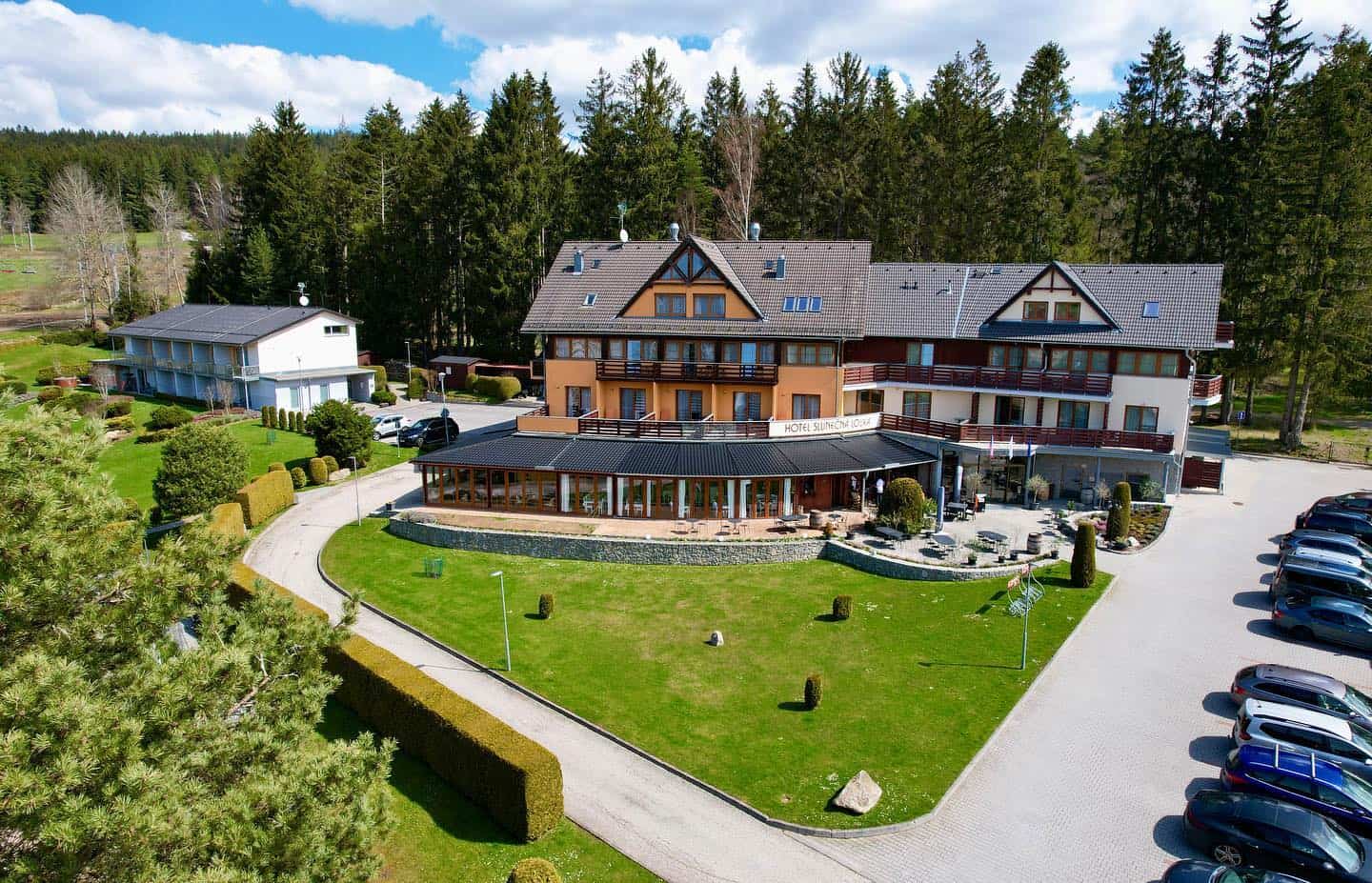 Restaurace_Slunečná_louka_areál