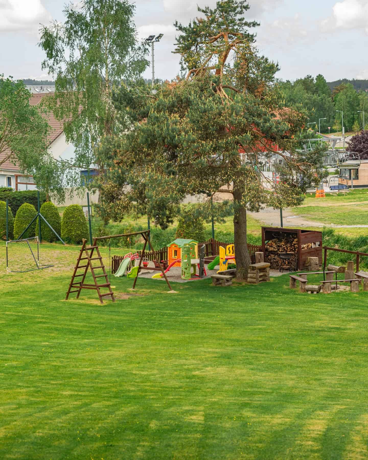 Restaurace_Slunečná_louka_hřiště