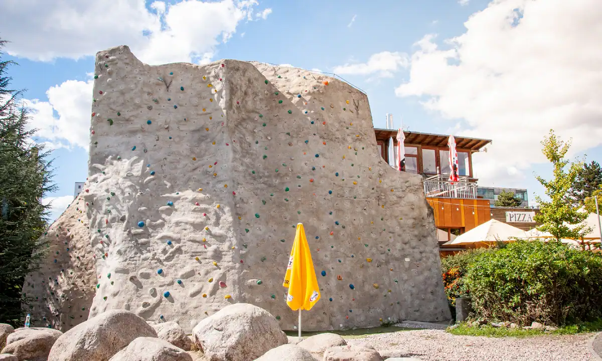 Gutovka_lezecká_stěna