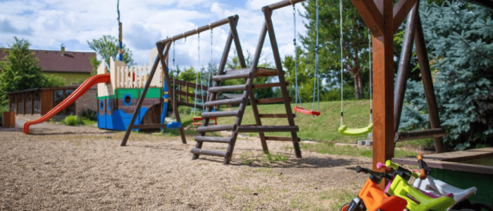 Penzion Amenity - ubytování v Horních Věstonicích s bazénem a dětským hřištěm