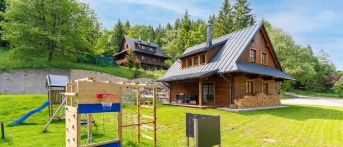 Dvě chalupy - ubytování v Beskydech s hřištěm a dětským koutkem