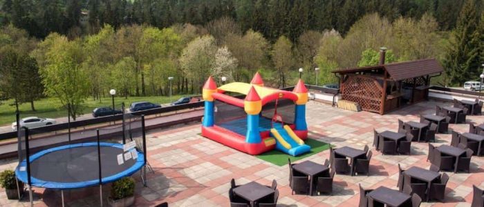 Hotel Harmonie v Luhačovicích s hřištěm pro děti, bazénem i saunou