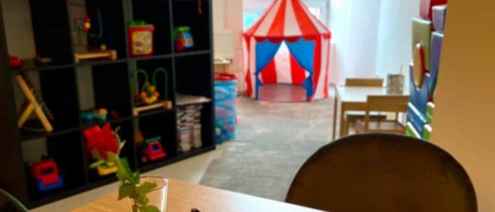 Kavárna HUGO v Jablonci nad Nisou s dětským koutkem a fotbálkem.