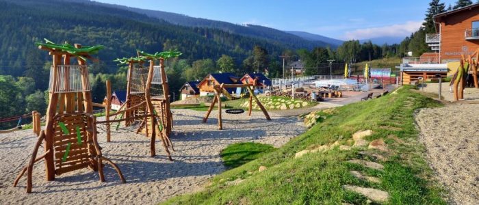 Hotel Jiřinka na Dolní Moravě s wellness, bazénem, hernou i hřištěm.