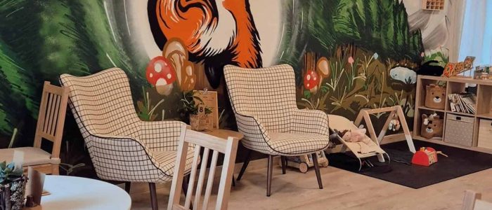 Nafrněná liška - křesílka u místa pro malá miminka