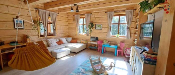 prostor obýváku s hračkami