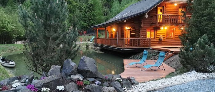 Pohádkový srub Salaš - ubytování u Velehradu s hřištěm, bazénem i koutkem