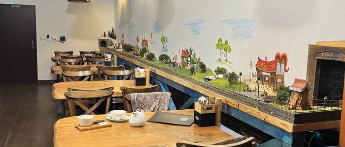 V_Caffe_nastatku_vlak1