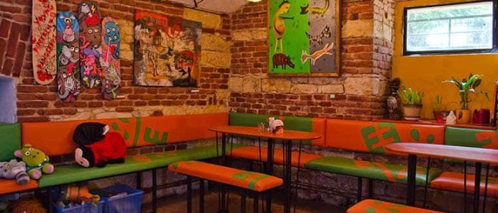 Vegtral - vegetariánská restaurace s koutkem a hřištěm v Bubenči