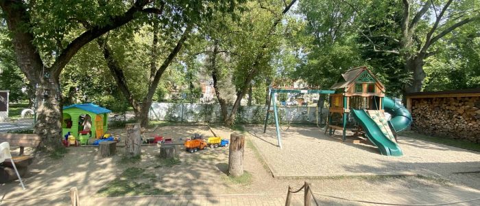 Restaurace Měcholupský park s dětským hřištěm