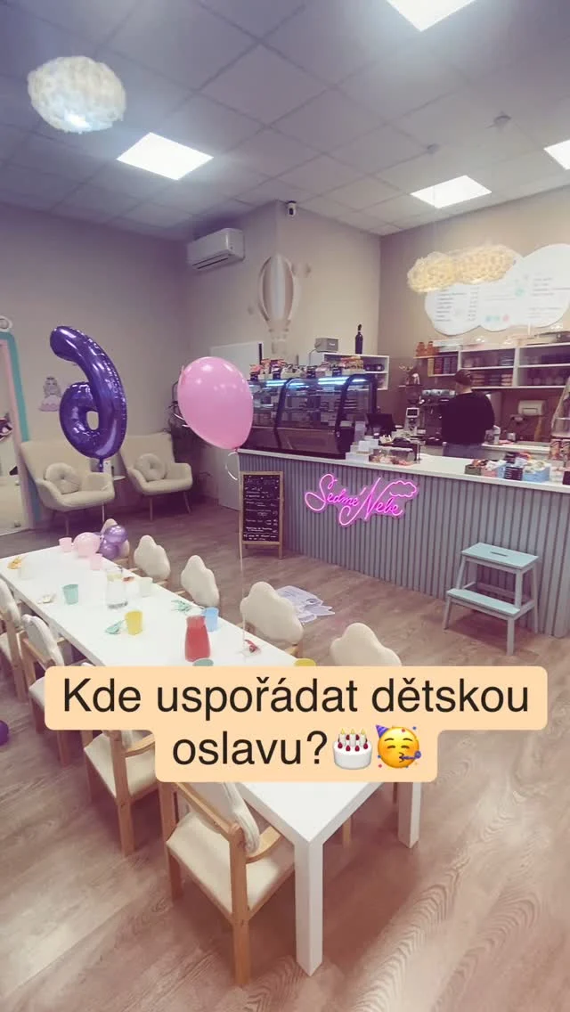 Dětský klub SEDMÉ NEBE

Hledáte kde uspořádat narozeninovou oslavu pro svou holčičku?👸 Jestli chcete mít fakt oslavu na pohodičku, neřešit odpadlíky na poslední chvíli, protože neplatíte vstup za jednotlivé děti, moct si přinést vlastní dort 🎂 i vesměs komplet občerstvení a ještě k tomu mít celý prostor herny jen pro sebe, tak doporučuji vymazlenou hernu @sedmenebe_detsky_klub .

Krom toho, že je to tady fakt krásný - design interiéru vyladěný do detailu, tak je to i akorát velké a věřte, že si to užije i bandička akčnějších 6ty letých holek, jako byly ty naše. 

Když zrovna neblbly v balóncích a na skluzavce, dost vytěžily místní kostymérnu. Jsou tu k zapůjčení různé šatičky, pláště, čelenky a další nezbytné propriety pro princezny, ale i prince. Mladší sourozenci si vyhrají ve vyhrazené zóně, přímo v části s posezením, takže je máte i na očích.

Jestli máte strach, že by se tu děti nezabavily po celý čas jako v klasické velké herně, tak můžete využít služeb animačního programu. Mrkněte na jejich web, je z čeho vybírat. Za nás velký palec nahoru i za servis na místě👌

🏰 Pronájem celé herny pro oslavy na 3-4hod
🍽️ Možnost vlastního občerstvení
🪀 Animační program dle přání
🧸 Vyhrazená zóna pro nejmenší děti
🅿️ Pohodové parkování na ulici

#detskaoslava #detskaherna #tipyprorodice #kamsdetmivpraze